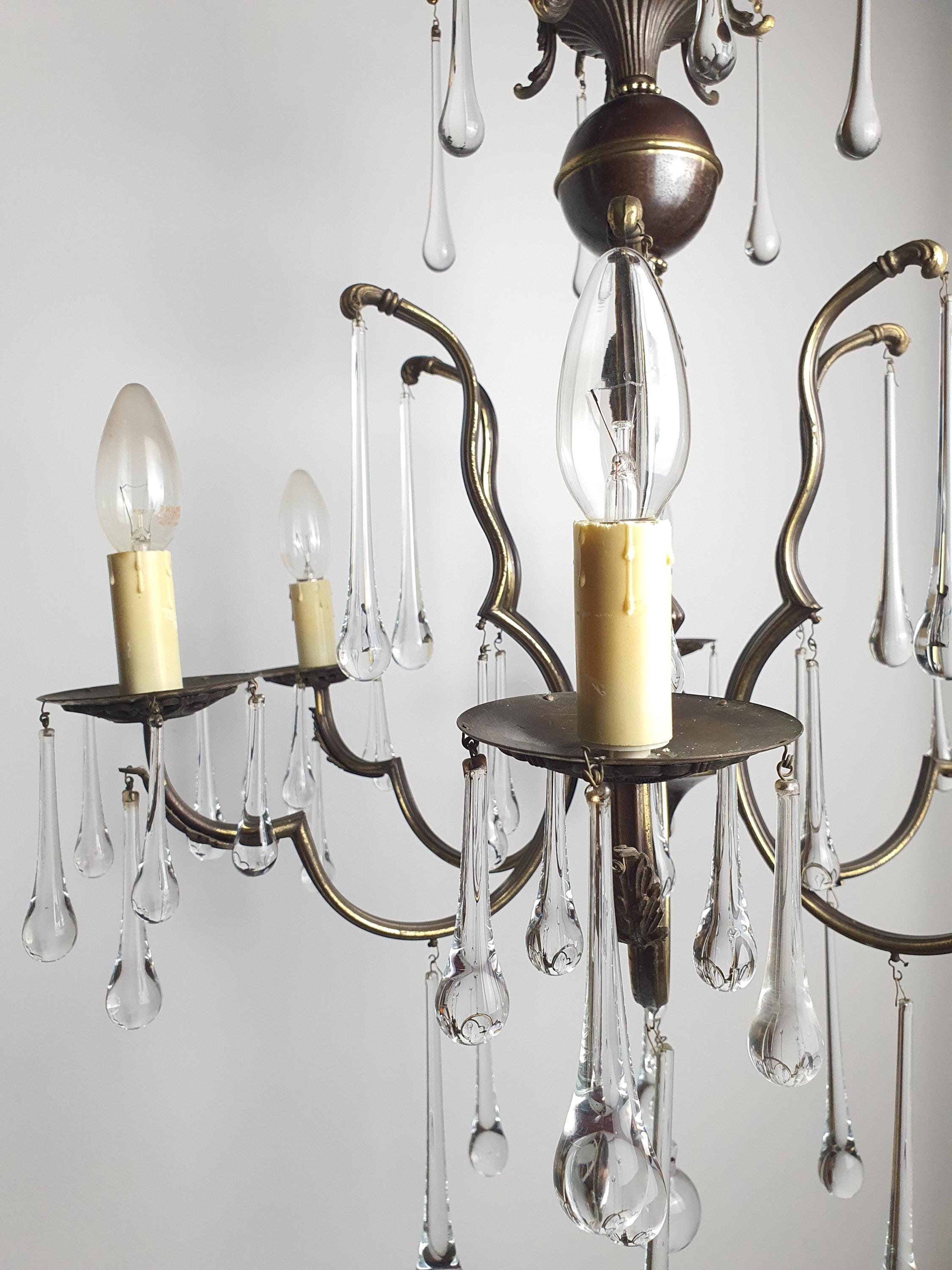 Vintage Italian brass Murano teardrop chandelier in dining room, 56cm wide, dazzling reflections, Imperial Hollywood Regency