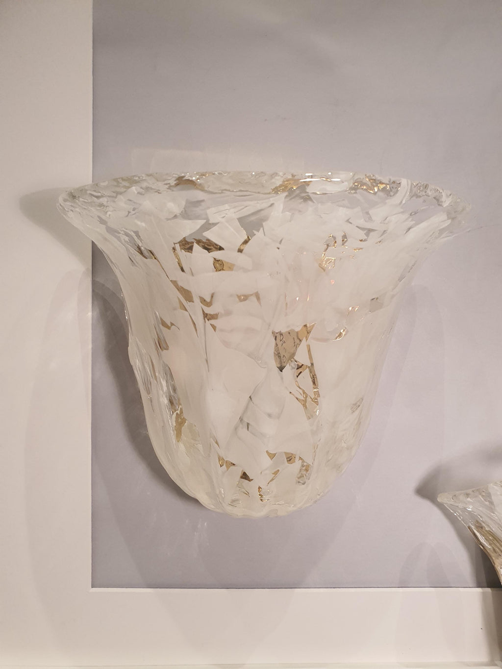 Пара белых настенных светильников La Murrina из муранского стекла | Цветочный дизайн, золотое основание