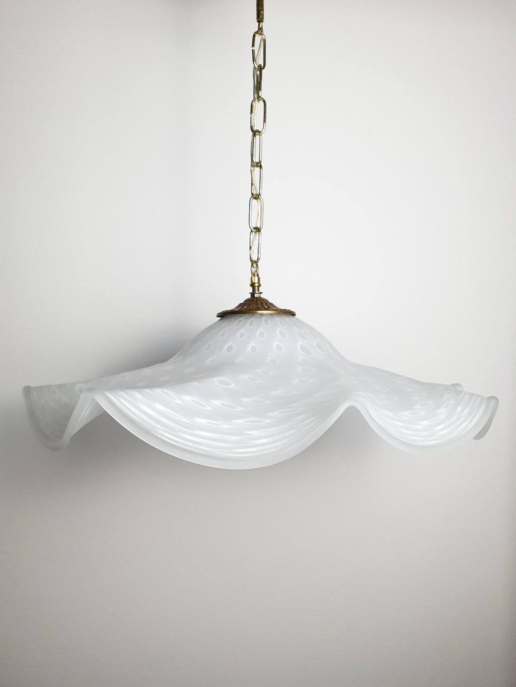 Murano glass fazzoletto pendant — side profile showing flowing handkerchief silhouette