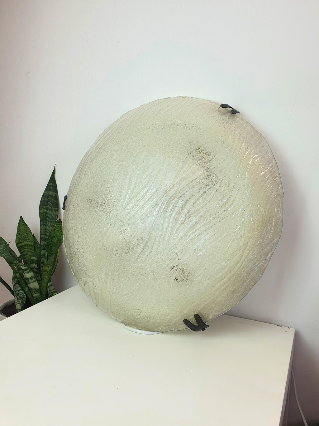Large vintage Venetian shell flush mount in living room, 48cm wide, sparkling ribbed glass, Art Deco glamorous interior