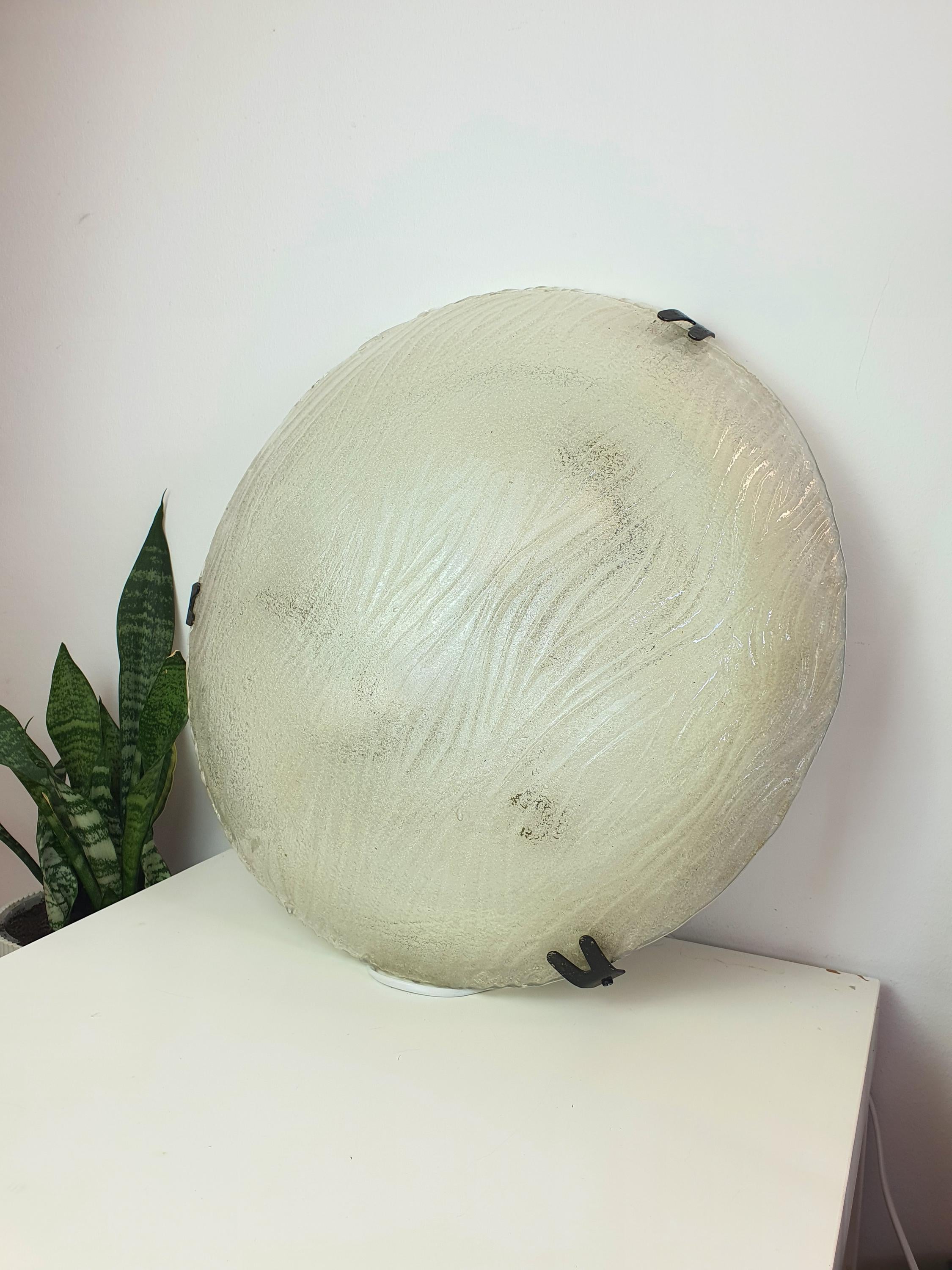 Large vintage Venetian shell flush mount in living room, 48cm wide, sparkling ribbed glass, Art Deco glamorous interior