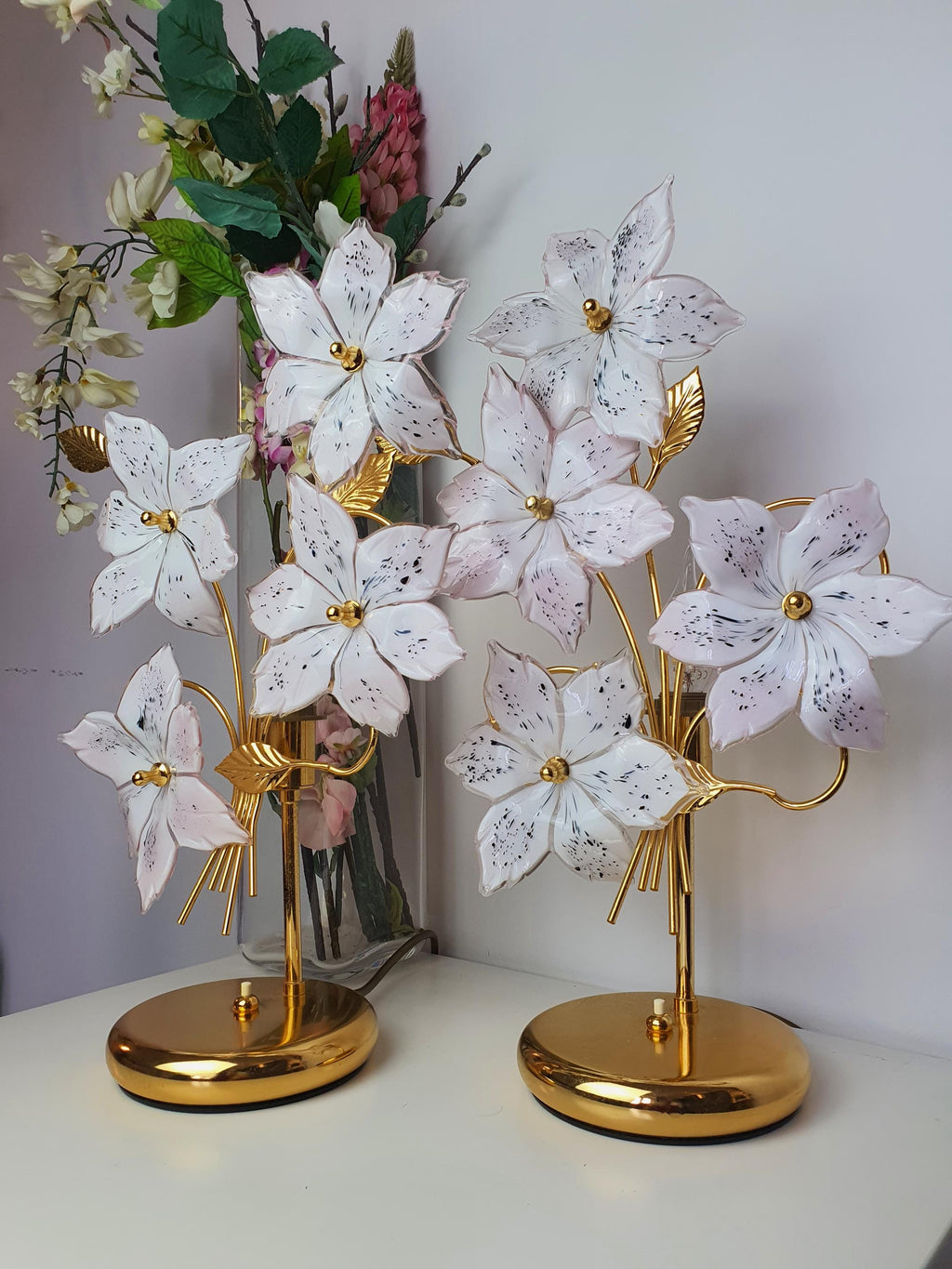 Pair of 1990s Italian Murano glass lamps with pink and white flowers
