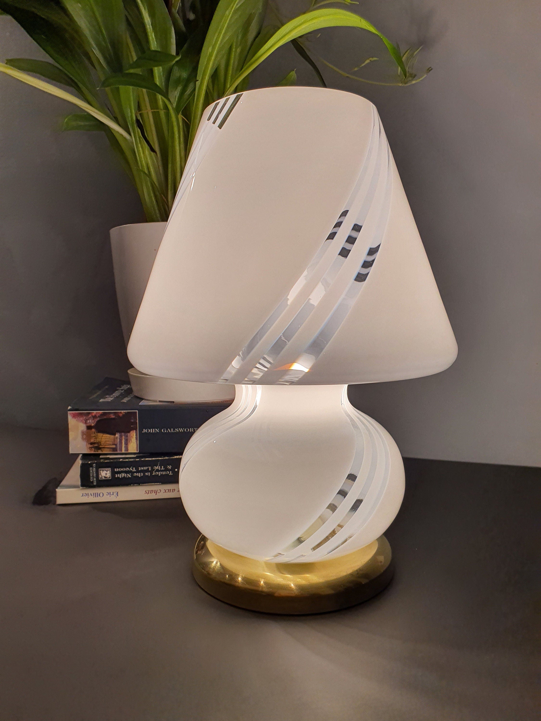 Murano Glass Mushroom Lamp: 1970s Mid-Century Modern White Swirl