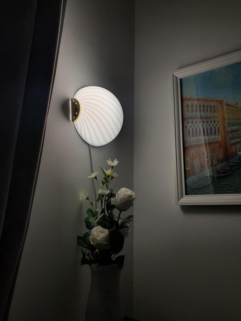 Vintage Plafonnier italien, taille compacte, accents dorés, style minimaliste