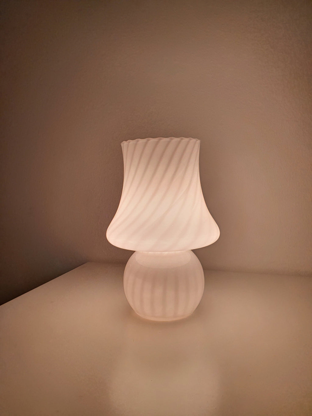Vintage Murano Glass Mushroom Lamp | 1980s White Swirl Table Light | Nordic Mid-Century Modern Bedside Lamp