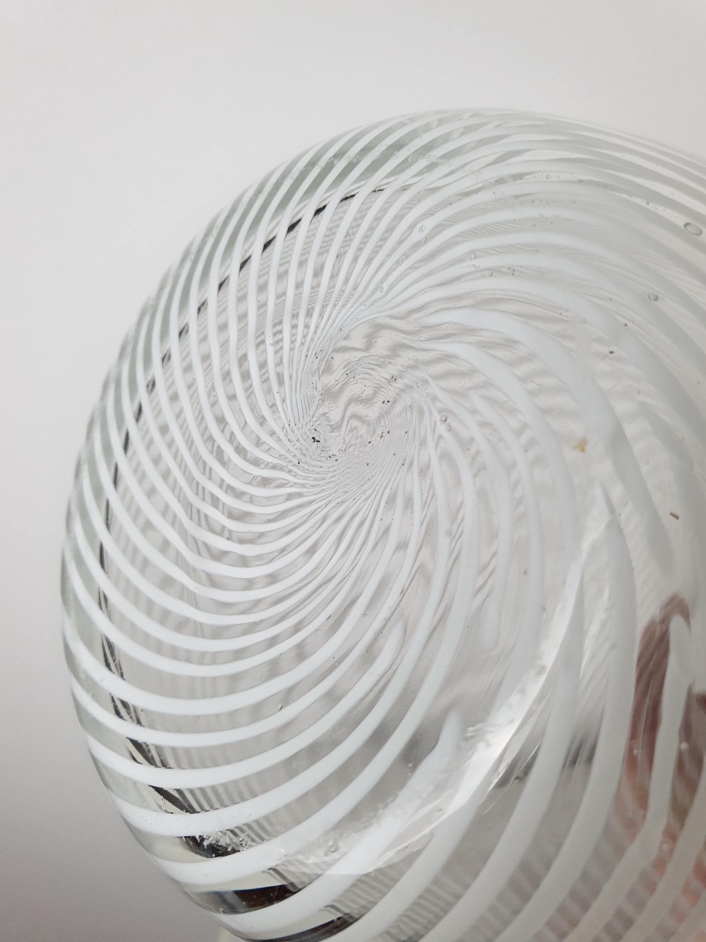 Vase en verre de Murano en filigrane vintage dans le style de Paolo Venini | Design minimaliste italien du milieu du siècle