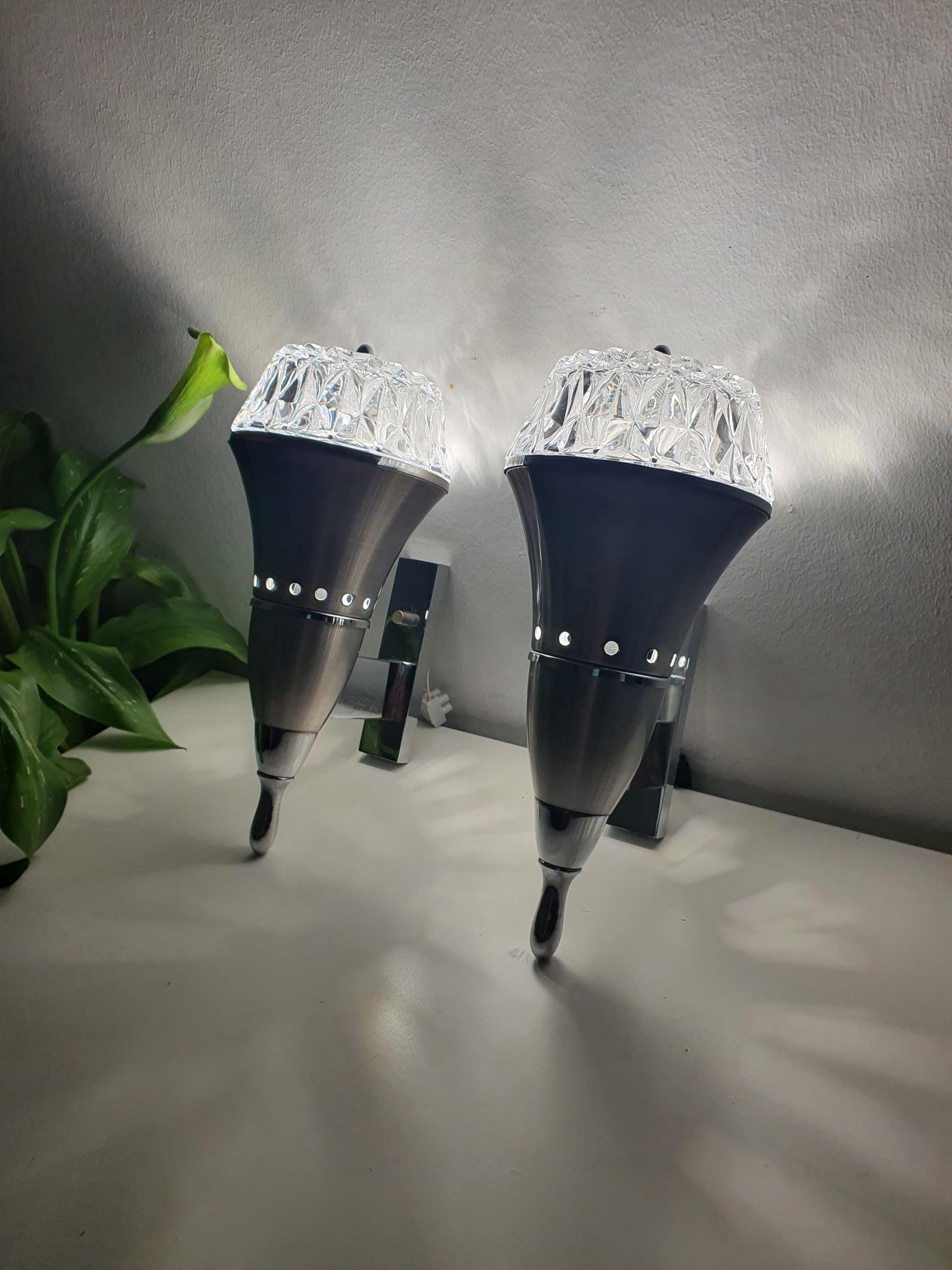 Vintage wall sconce pair — clear stamped glass shade, light diffusion detail