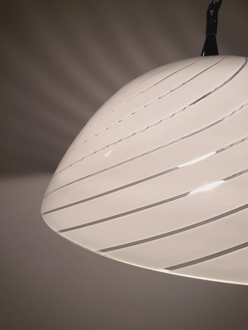 AV-Mazzega-Wirbel-Pendelleuchte aus Muranoglas – Italienische Handgefertigte Dom-Lampe