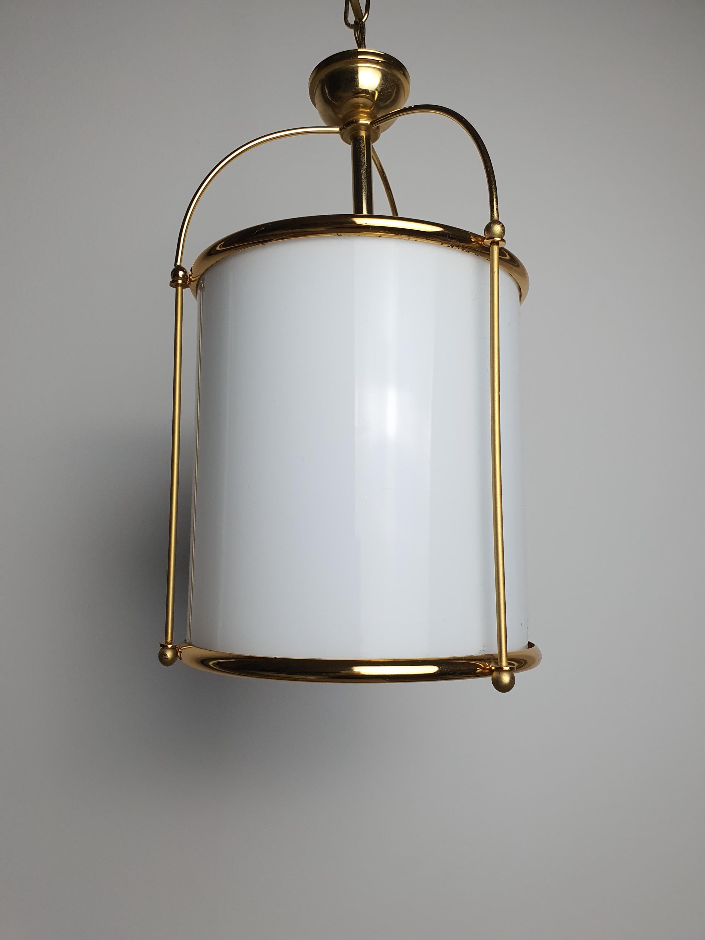 金色框架乳白玻璃吊灯 | 中世纪现代入口与浴室照明