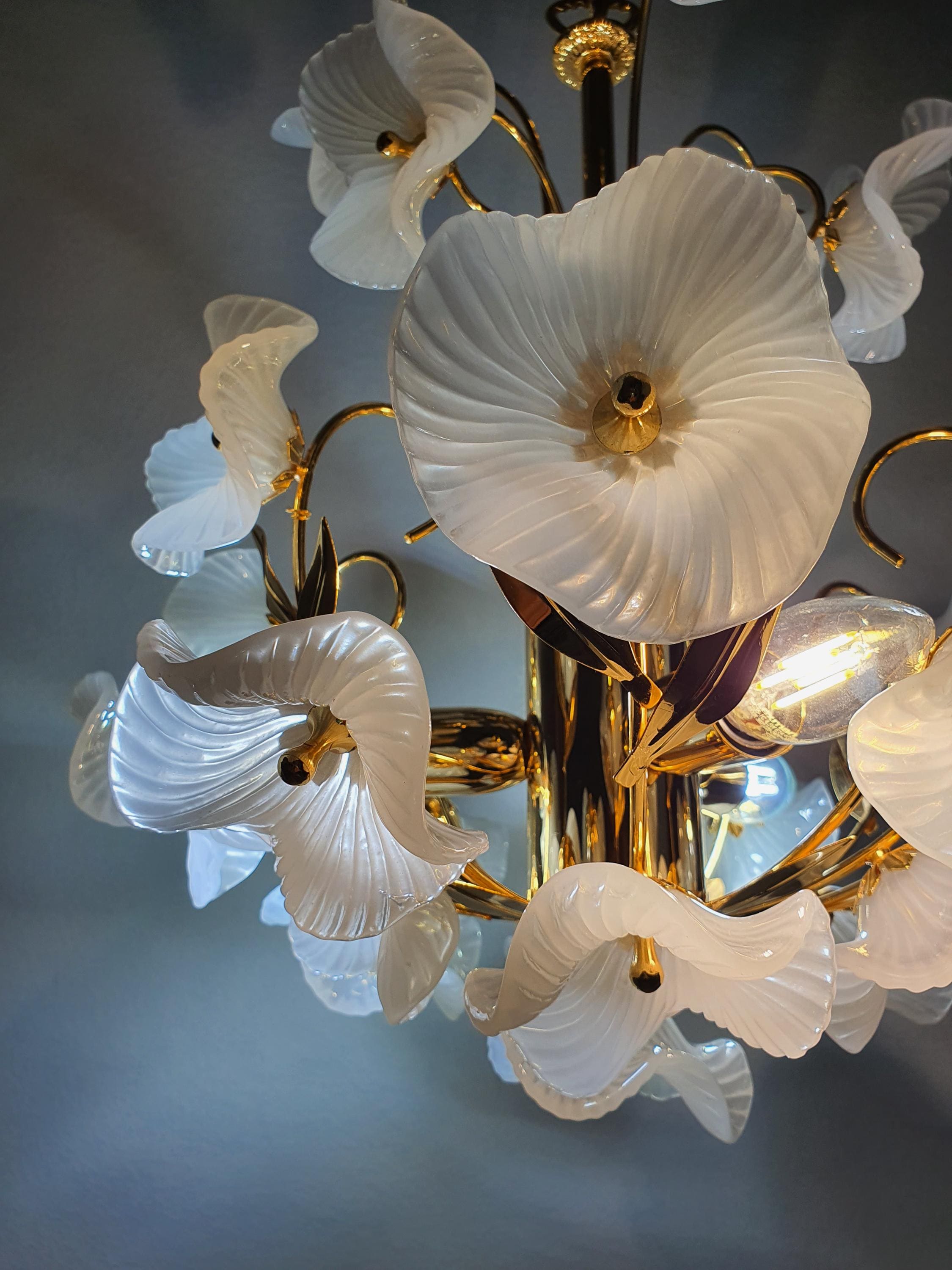 Vintage Murano white flower bouquet chandelier side profile, showing 46cm height, ribbed white glass flowers and gold frame