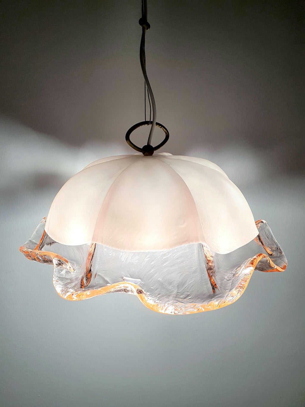 La Murrina pink tulip pendant light in Murano glass – vintage Italian floral ceiling lamp, mid-century modern design.