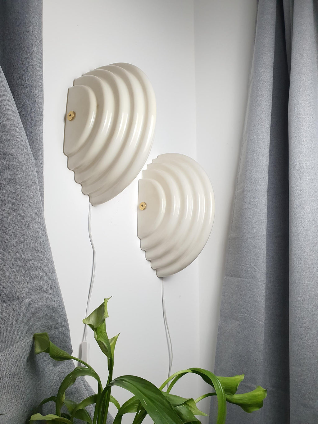 Kumo 2 by Takahama — shell-inspired organic form, side profile