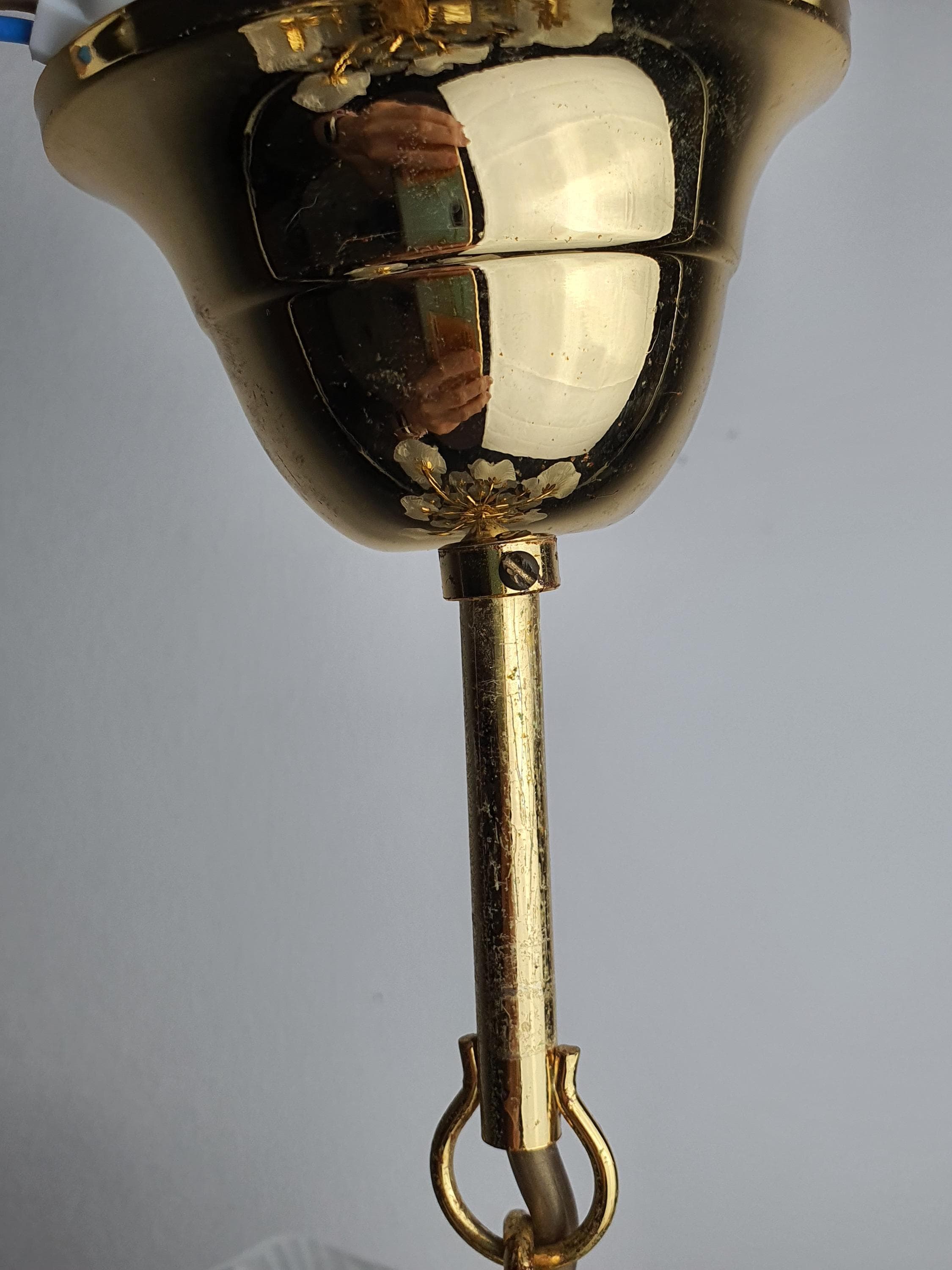 Vintage Murano white flower bouquet chandelier unlit, showing full 39×46cm white glass bouquet silhouette and gold frame