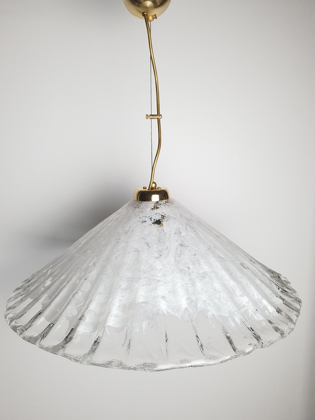 Murano glass shell pendant side profile, flowing organic silhouette, gold patina metal fitting