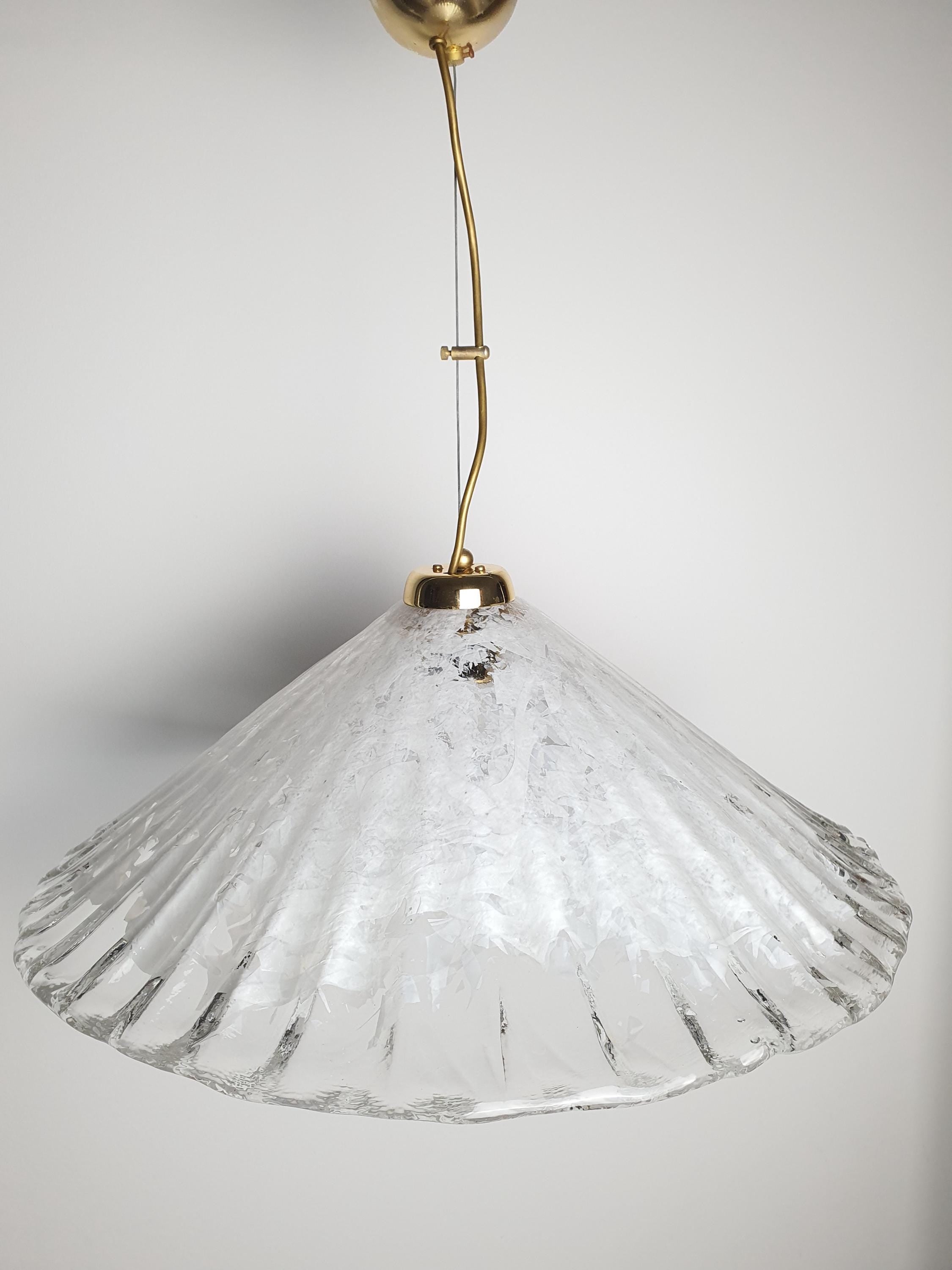 Murano glass shell pendant side profile, flowing organic silhouette, gold patina metal fitting