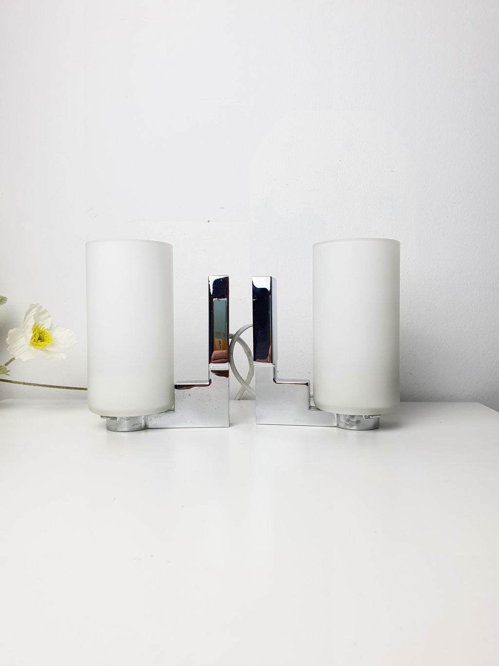 INDA Divo wall sconce — satin glass diffuser and chrome structure detail