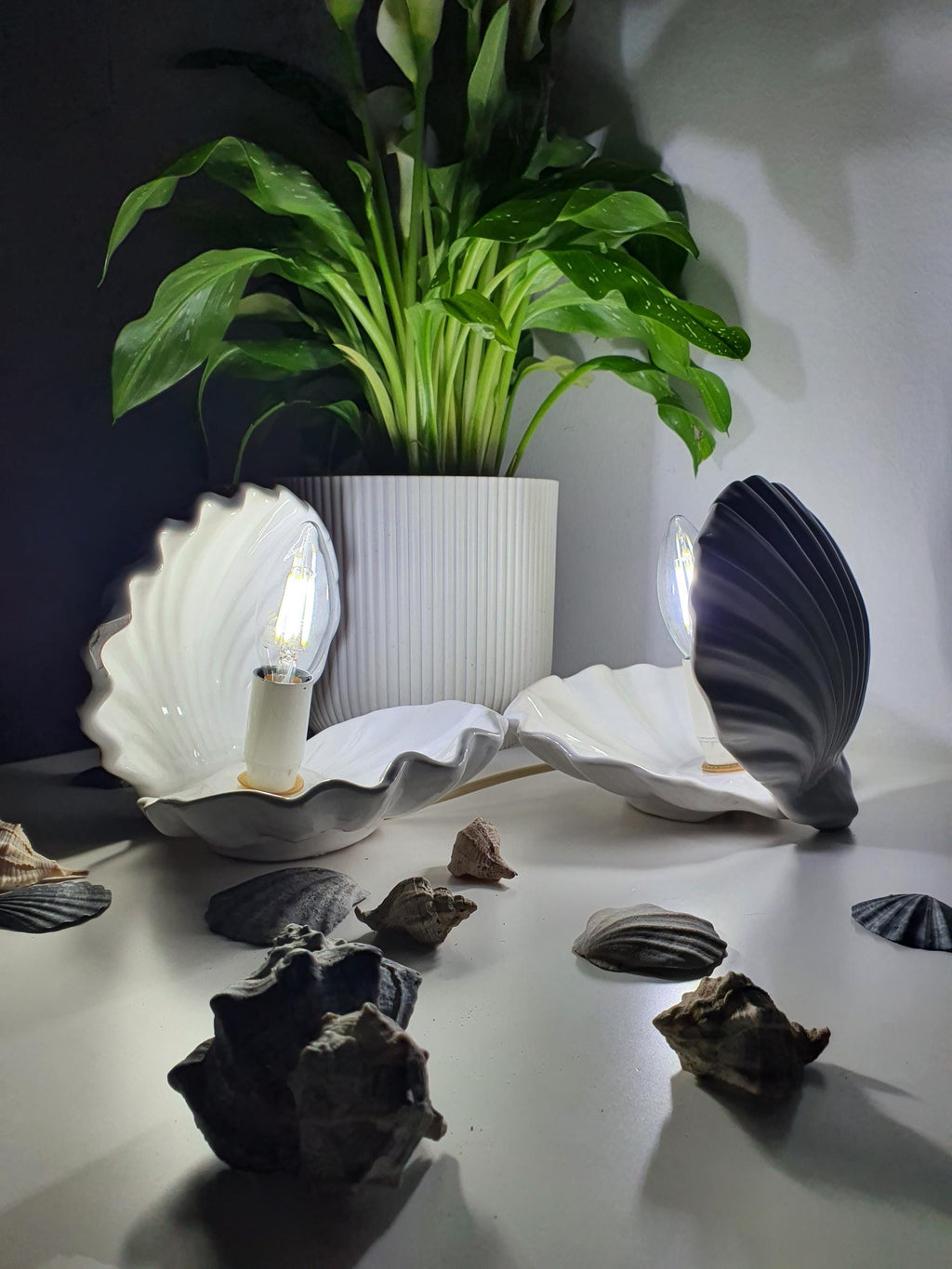 一对复古意大利白色陶瓷贝壳造型床头灯