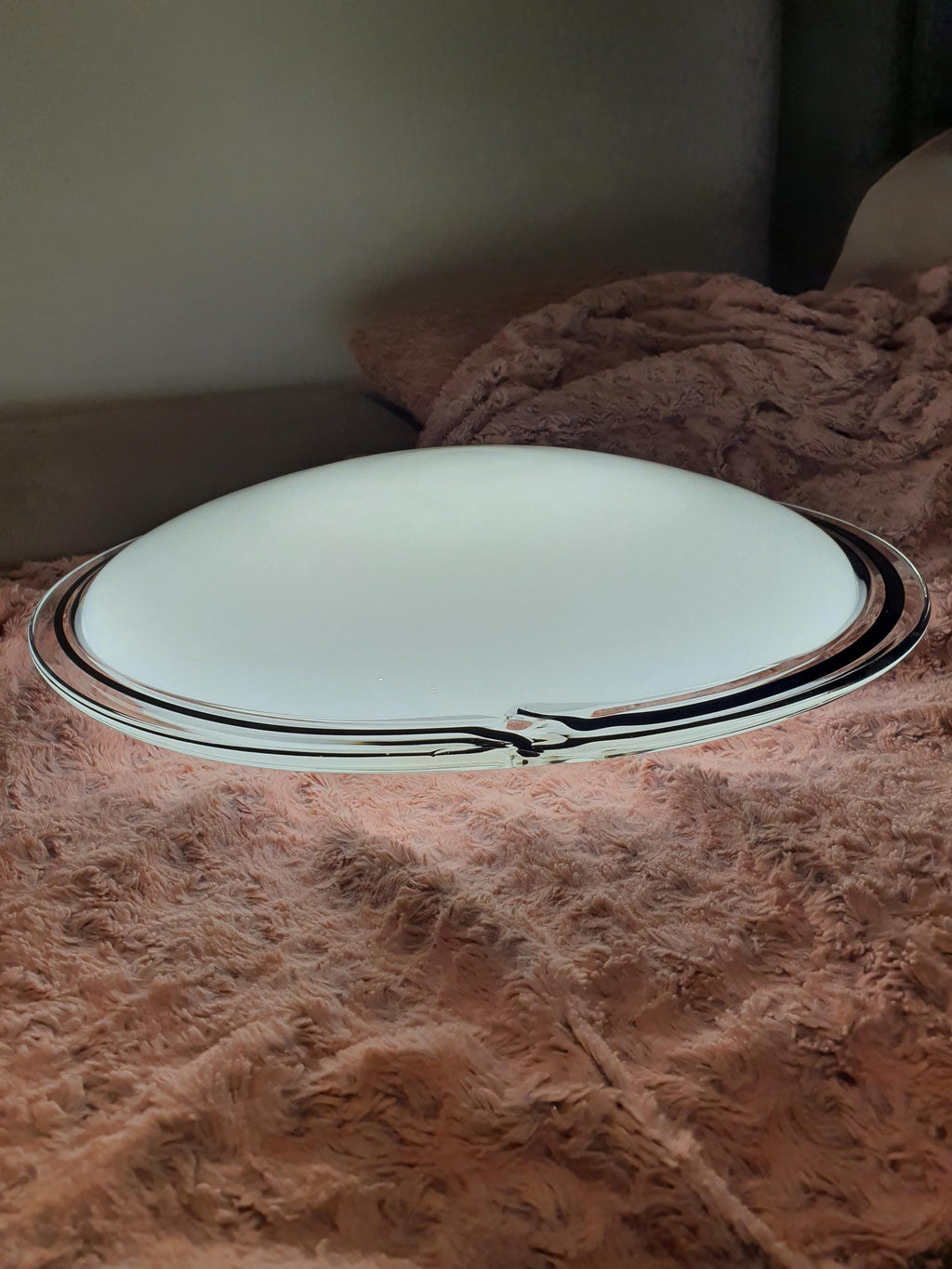 Большой муранский плафон | Винтажный итальянский потолочный светильник белого цвета с чёрным акцентом