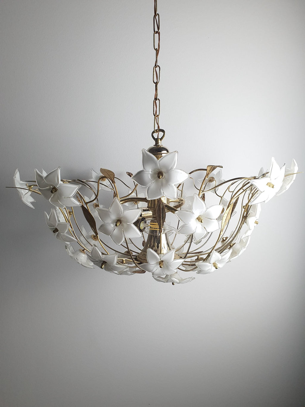 Vintage 1980s Murano glass floral chandelier front view, white handcrafted flower bowl composition, gold frame, 58cm diameter