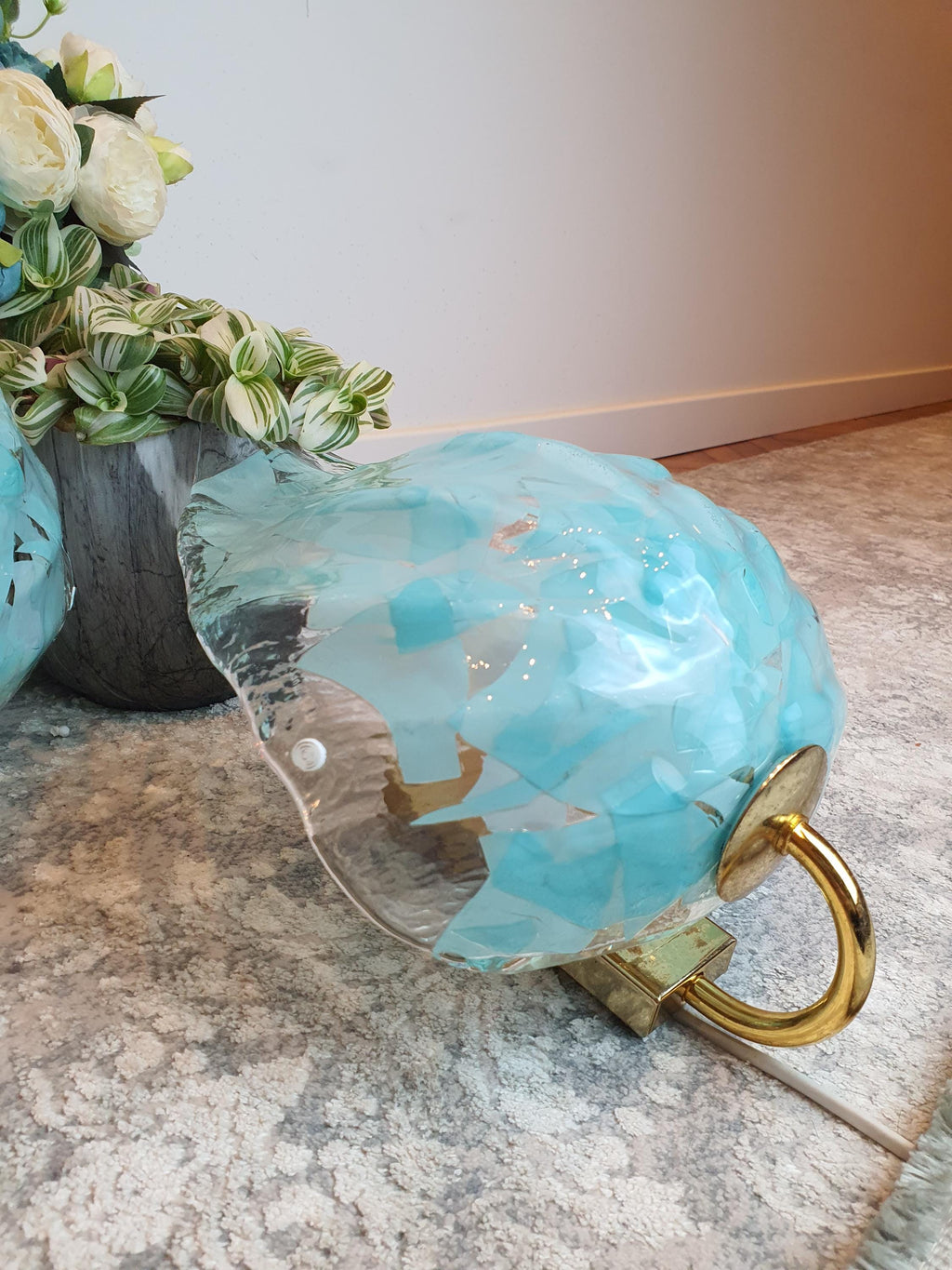 Paar Vintage La-Murrina-Wandleuchten aus Muranoglas – Tiffany-Farbiges Organisches Blumendesign mit Goldener Basis