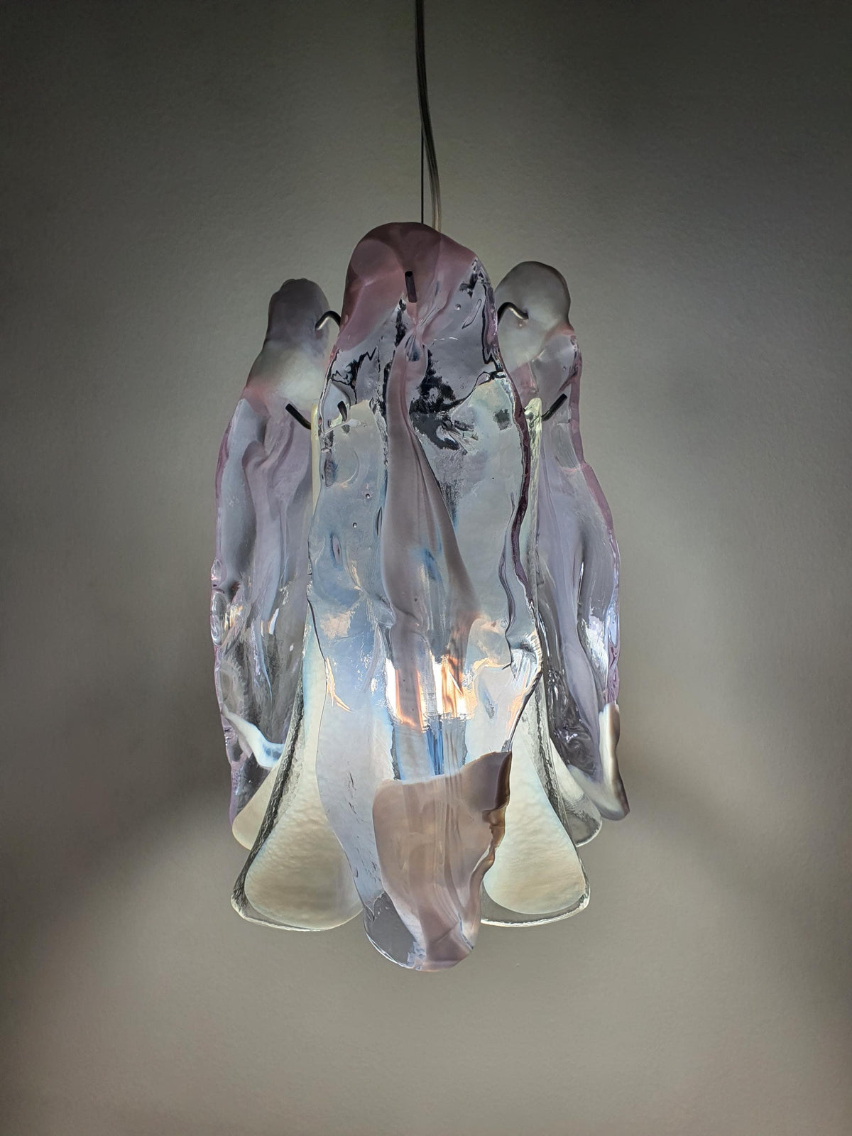 Adjustable suspension on a composed Murano glass petal chandelier
