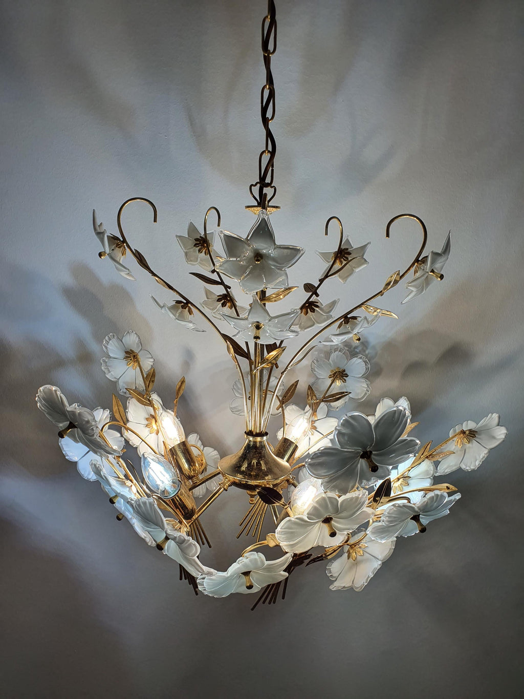 Vintage 1980s Murano floral chandelier in dining room, large white flower bouquet, gold-tone Hollywood Regency interior
