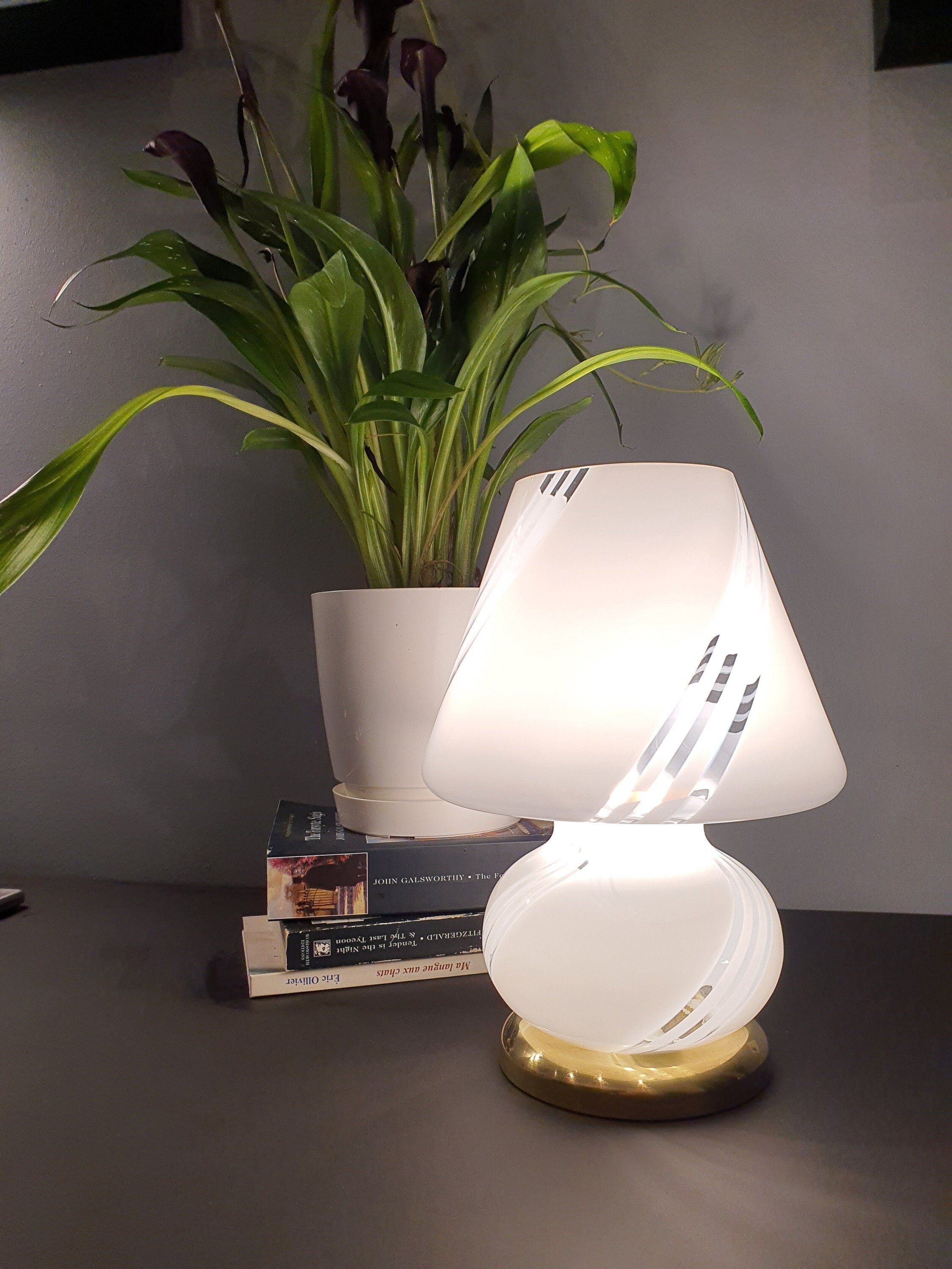 Murano Glass Mushroom Lamp: 1970s Mid-Century Modern White Swirl