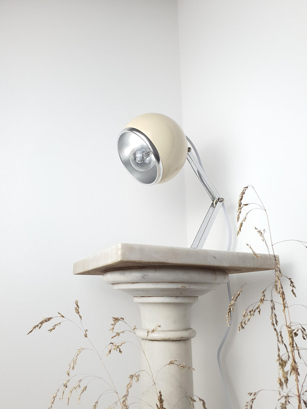 Beige and chrome eyeball Space Age vintage desk lamp / 1970s Italian retro lighting
