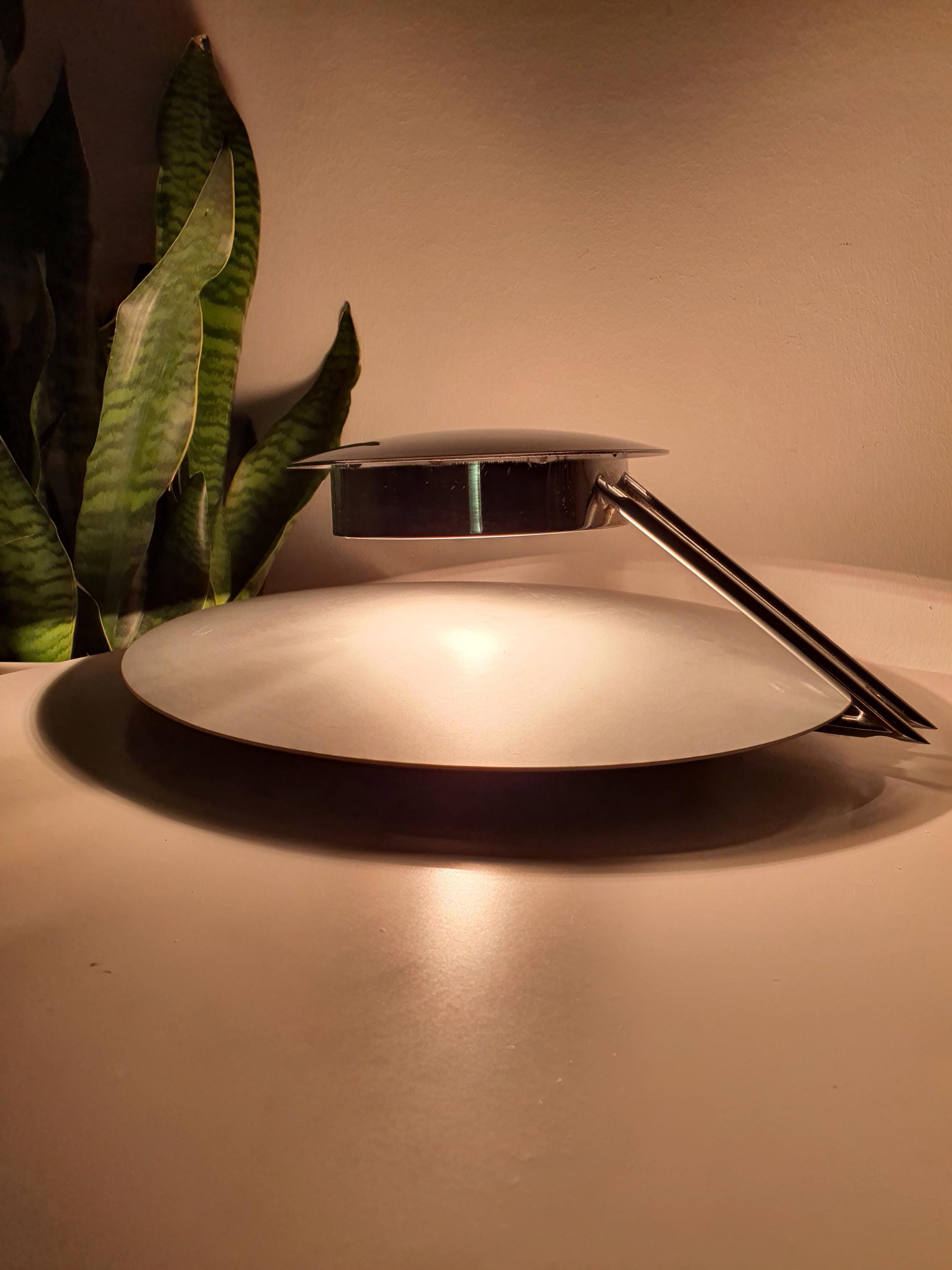 Luciano Cesaro 为 Tre Ci Luce 设计的 Vega 墙灯 / 吸顶灯 | 意大利后现代太空时代设计