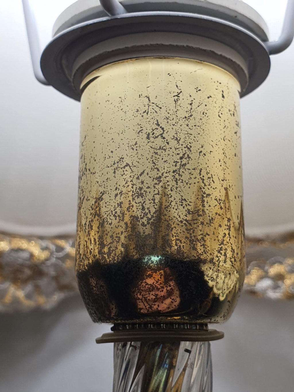 Vintage Murano aventurine gold flake bedside lamp side profile, showing 52cm height with shade, grapes leaves motif, gold-toned base