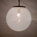 Vintage-Muranoglas-Globe-Pendelleuchte mit Wirbel-Filigran-Design, italienischer Kronleuchter der 1970er