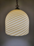 Vintage beige Pendelleuchte aus Muranoglas mit Wirbelmuster, italienische Mid-Century-Modern-Beleuchtung