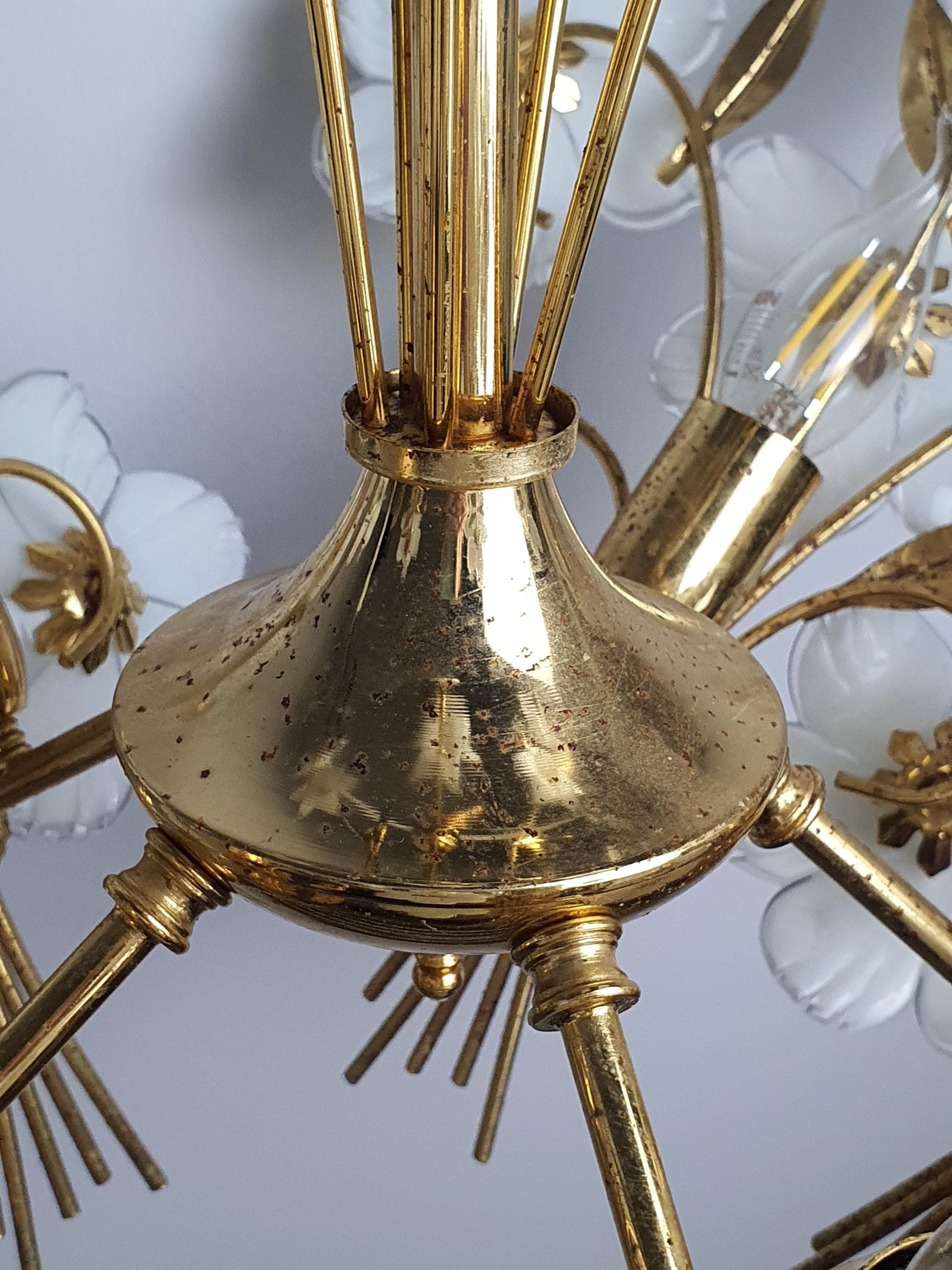Vintage 1980s Murano floral chandelier unlit, full 57×54cm white flower bouquet sculpture with gold-tone structure