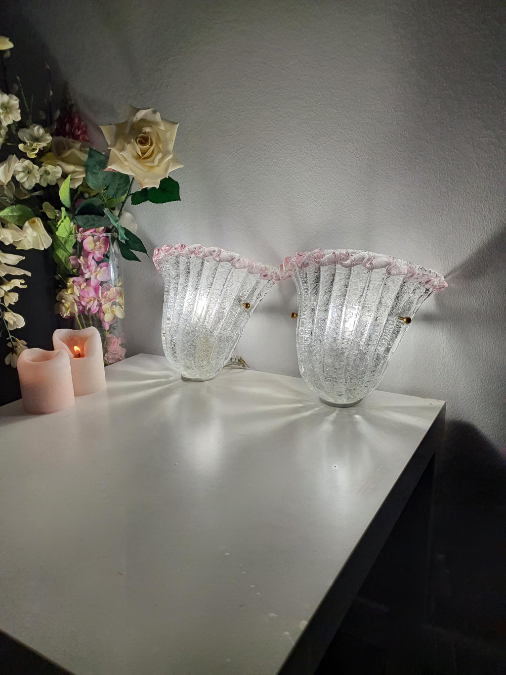 Pair of vintage Venetian floral glass wall sconces with pink Graniglia edges
