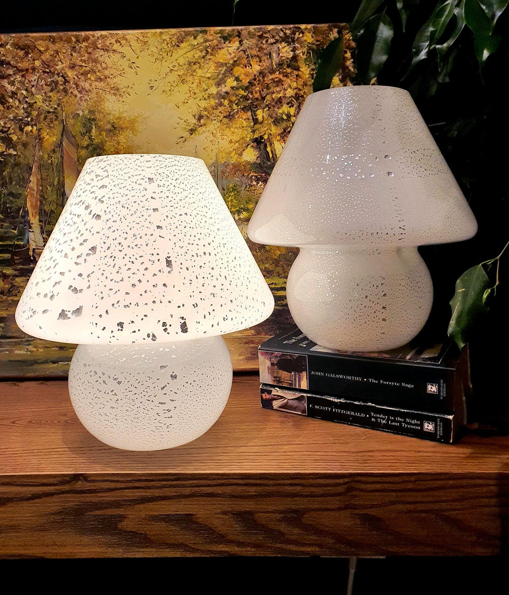Paire de lampes champignon vintage en verre de Murano, blanc et argent, chevet scandinave