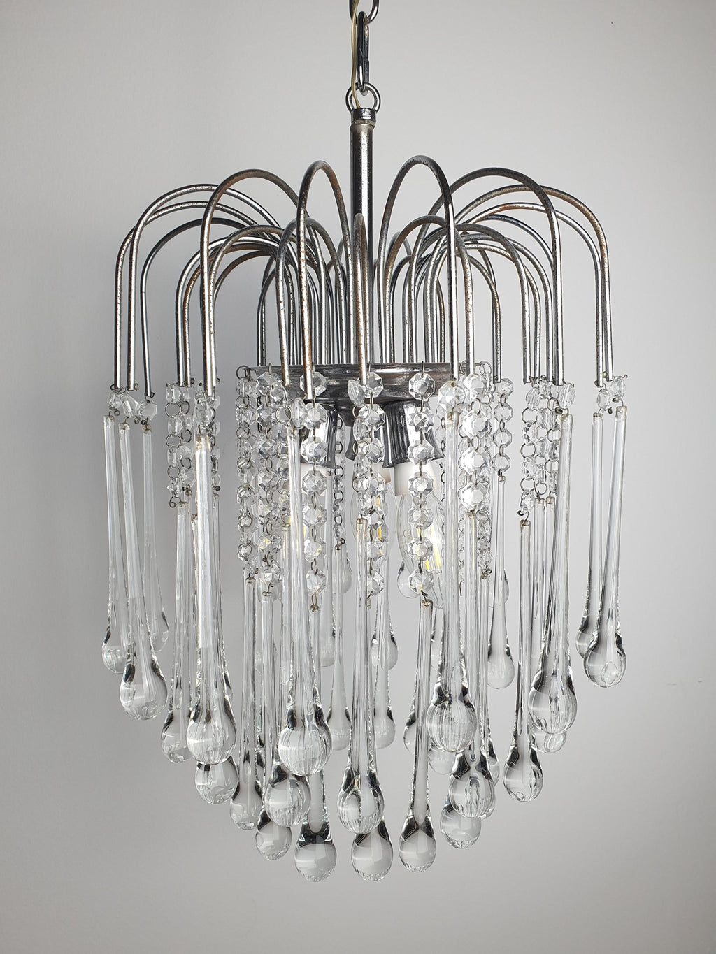 Spare matching teardrop drop included with vintage Murano clear cascade chandelier, chrome frame, 1980s Italy
