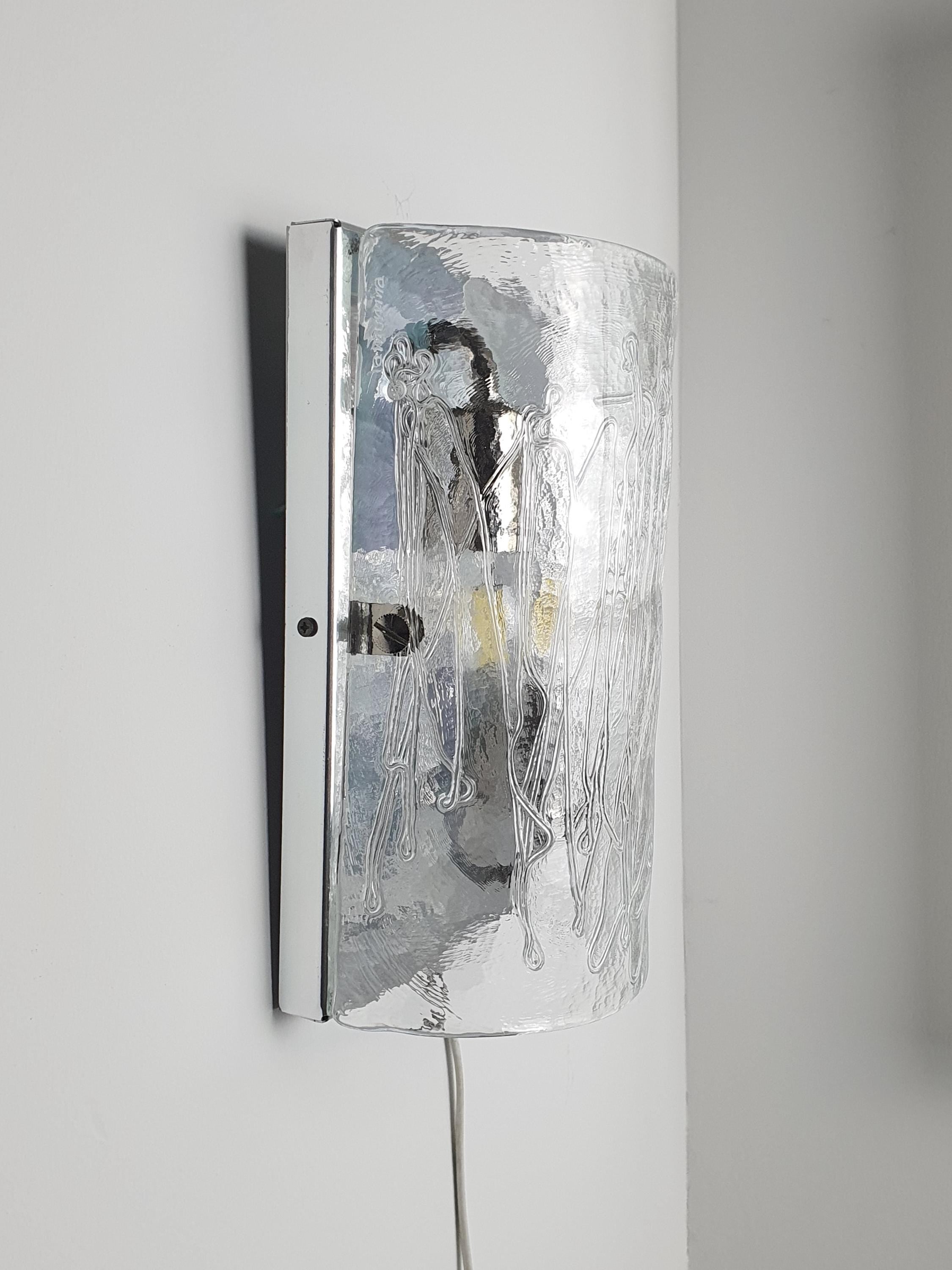 La Murrina Curved Clear Murano Glass Wall Sconce on Chrome Base