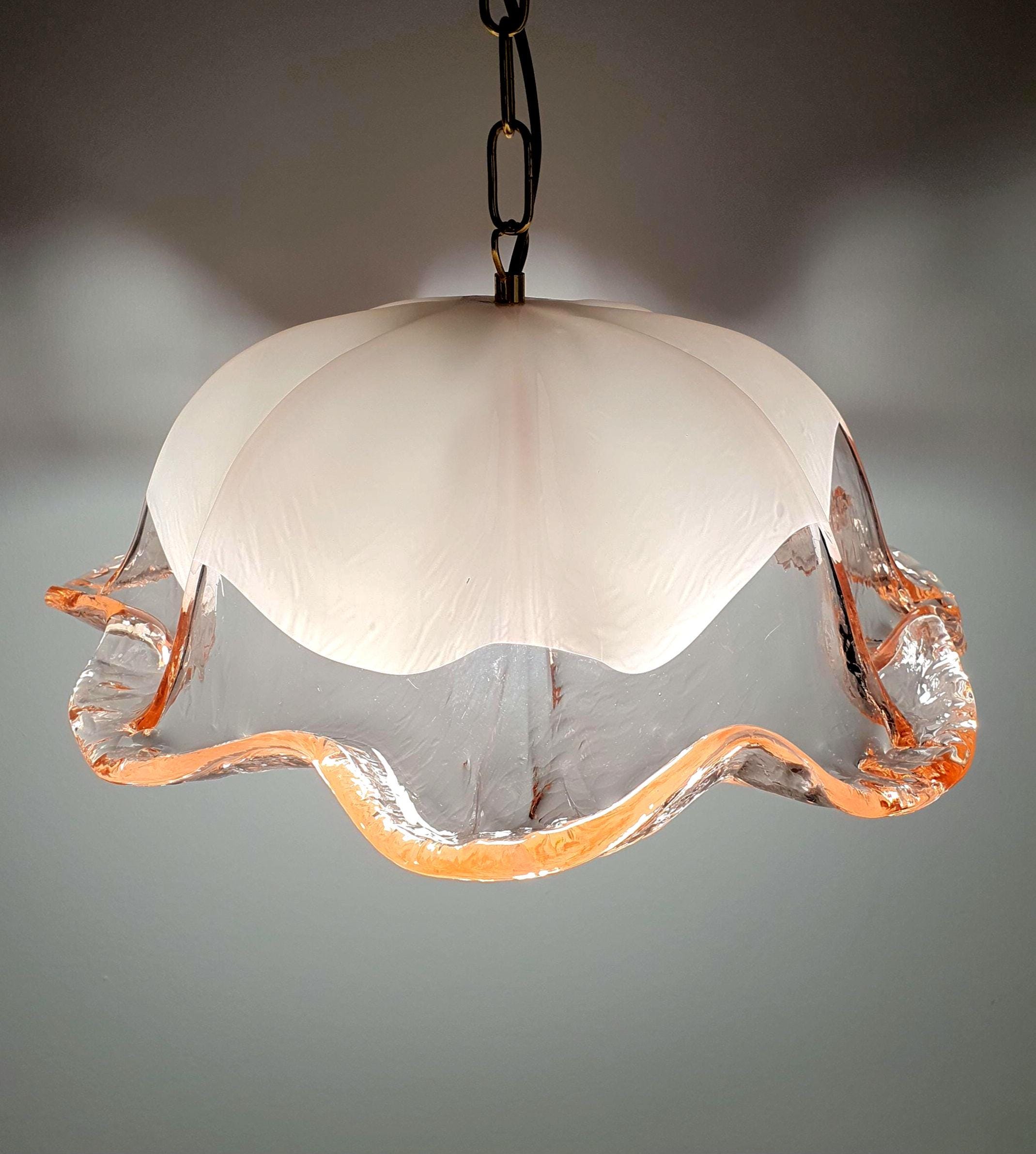 La Murrina pink tulip pendant light in Murano glass — vintage Italian floral ceiling lamp, mid-century modern design.