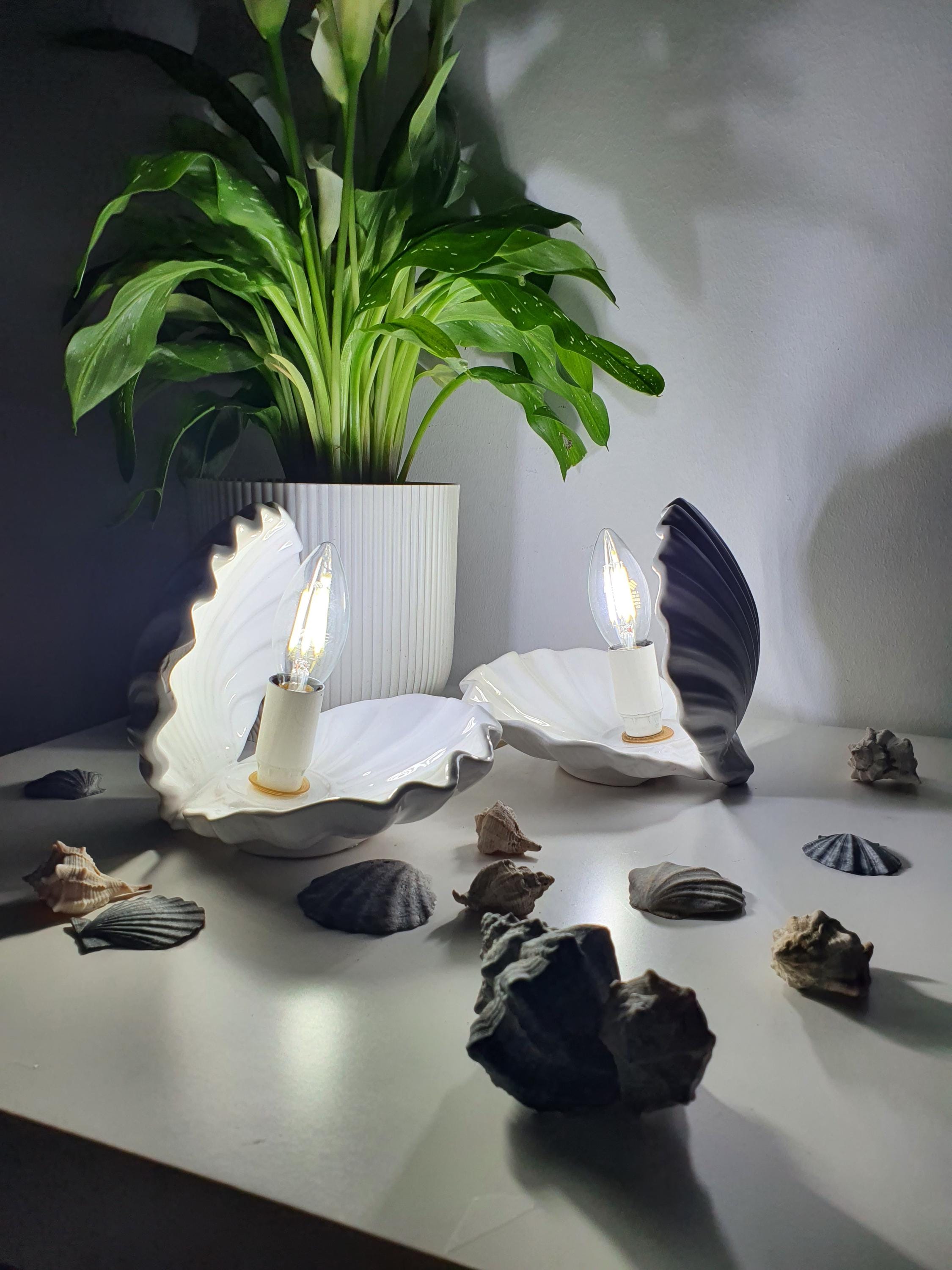 一对复古意大利白色陶瓷贝壳造型床头灯