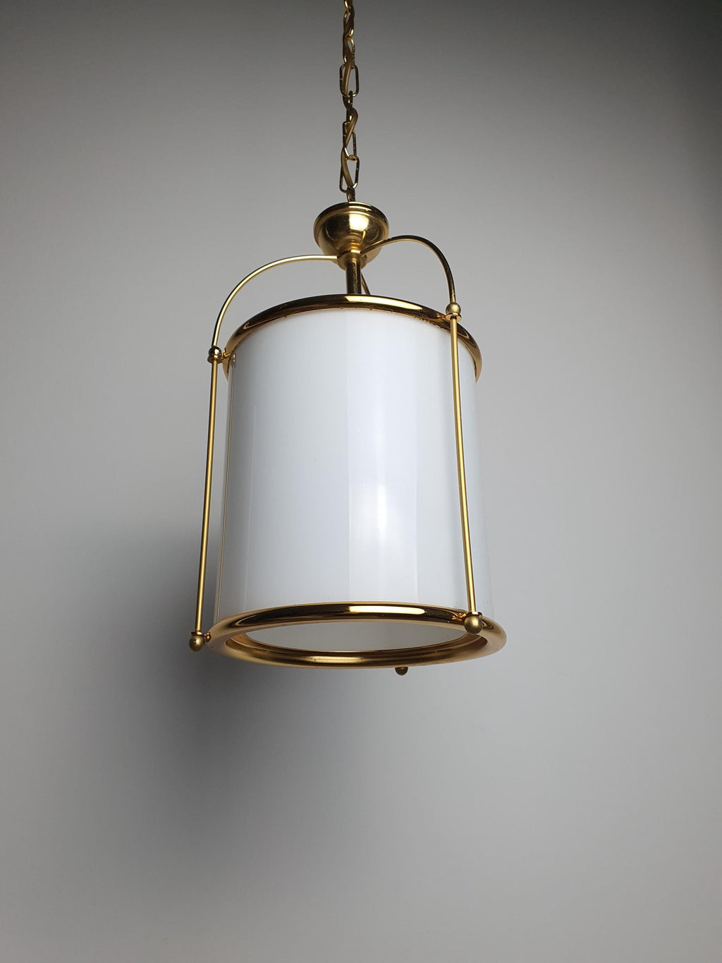 金色框架乳白玻璃吊灯 | 中世纪现代入口与浴室照明