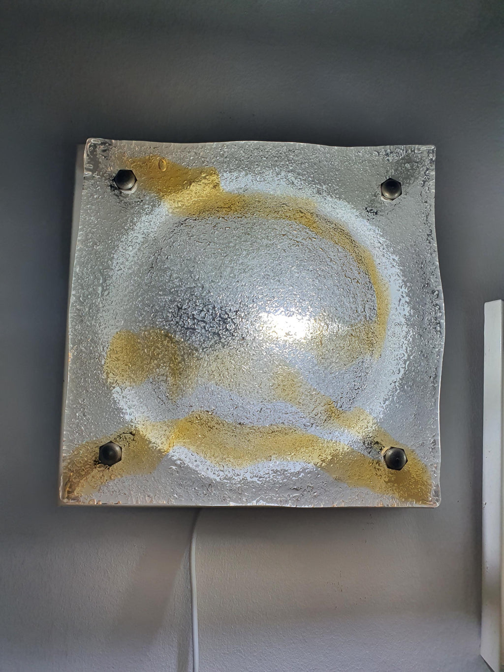Mazzega Murano square light front view, ghiacciato iced glass with amber inclusions, organic uneven relief, white painted metal base