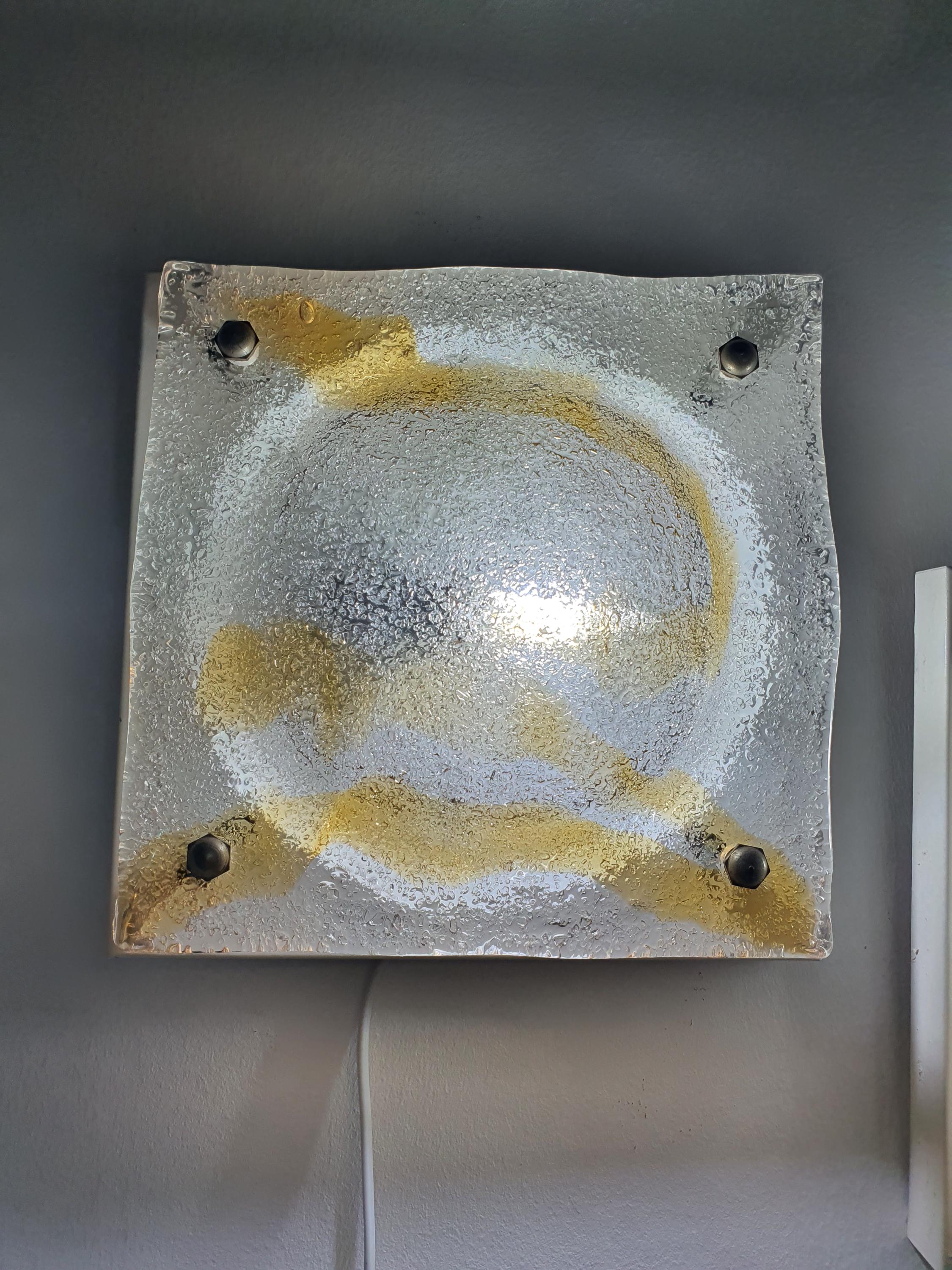 Mazzega Murano square light front view, ghiacciato iced glass with amber inclusions, organic uneven relief, white painted metal base