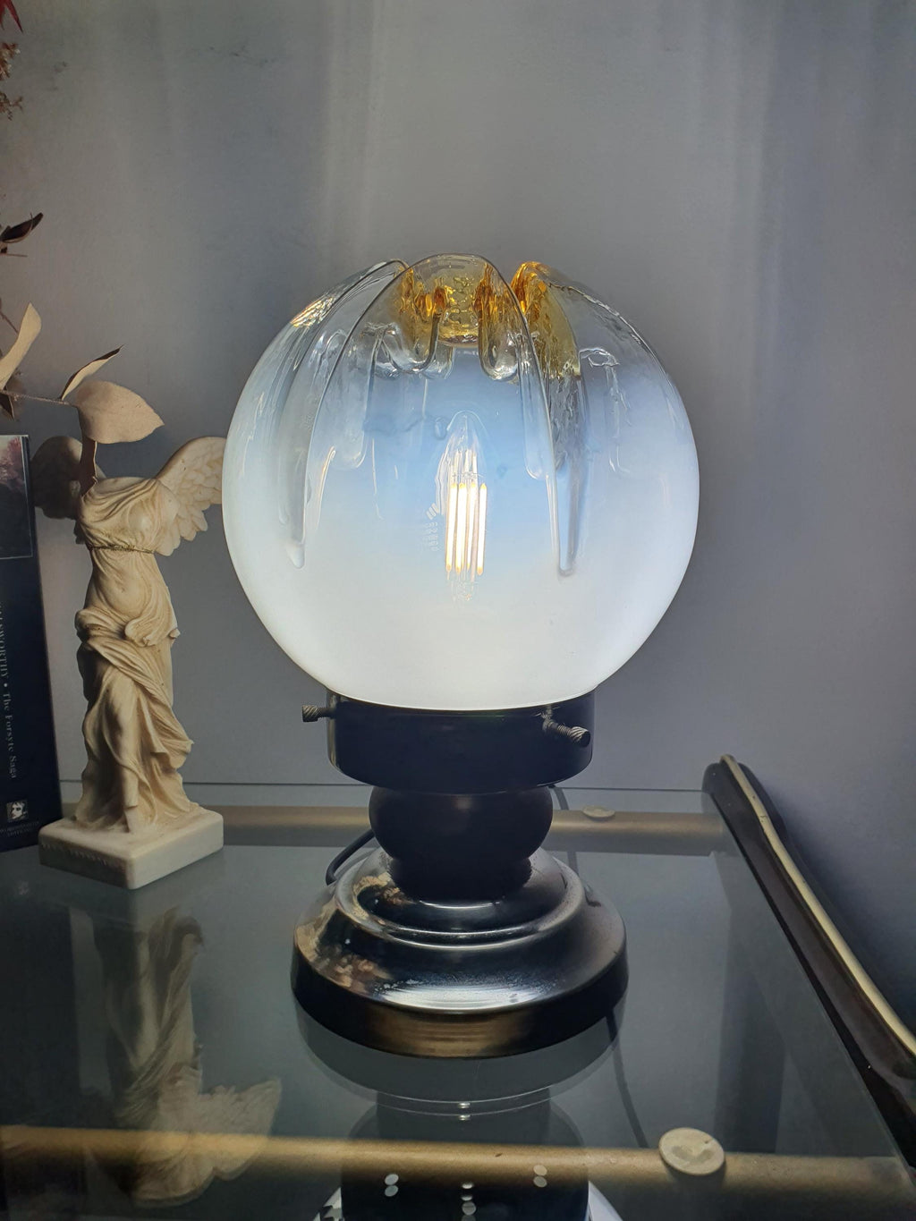 Inverse caramel drip relief and amber crown on vintage Mazzega Murano gradient globe lamp, wood chrome base, 1970s