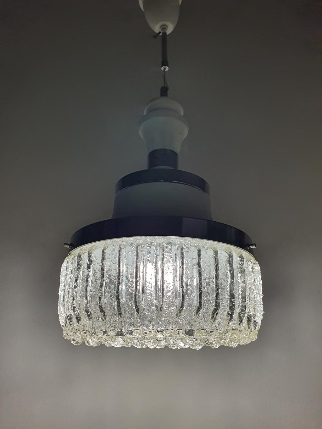 Vintage 1970s Italian bubbled glass pendant light — good vintage condition, full view