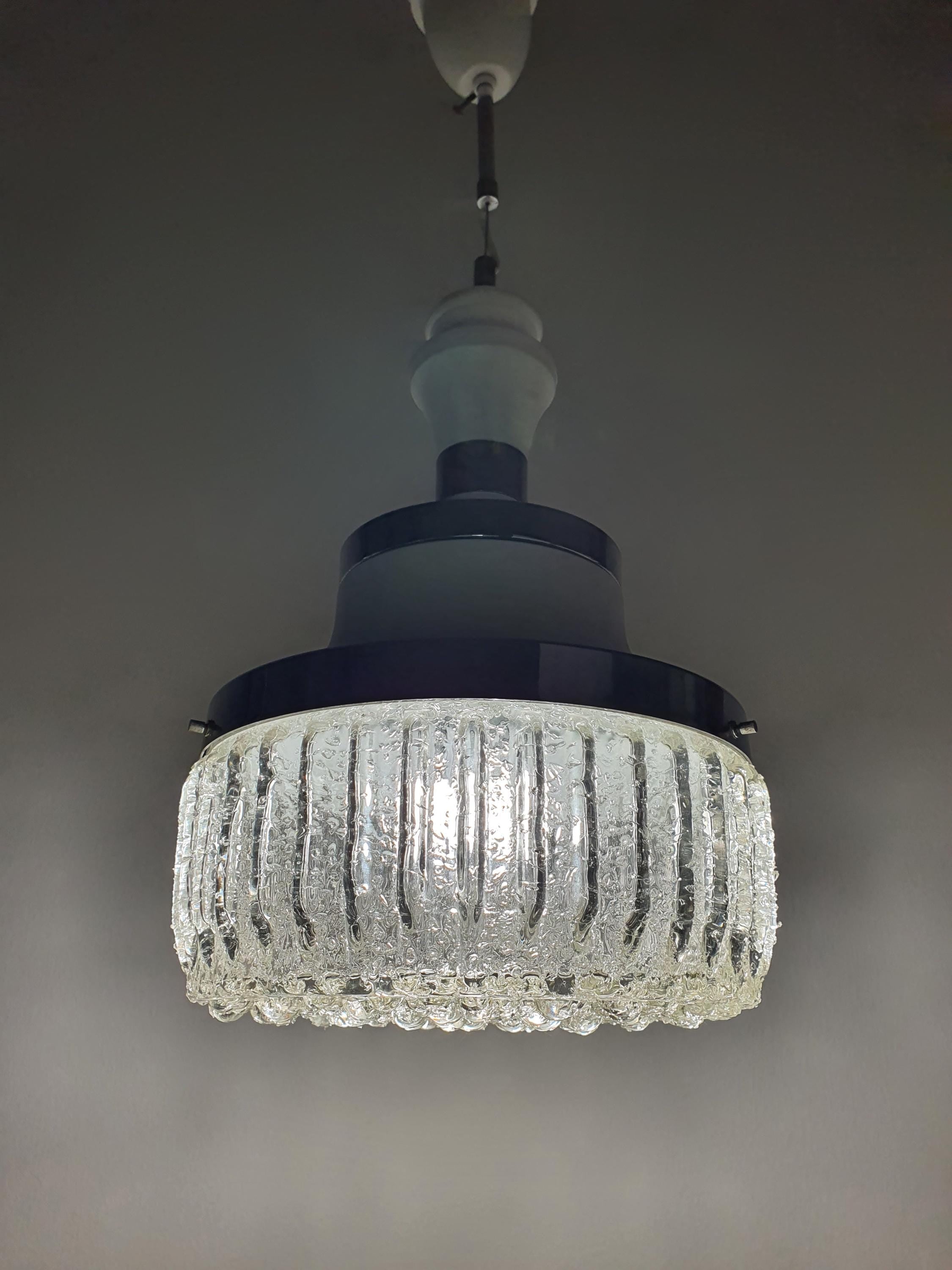 Vintage 1970s Italian bubbled glass pendant light — good vintage condition, full view