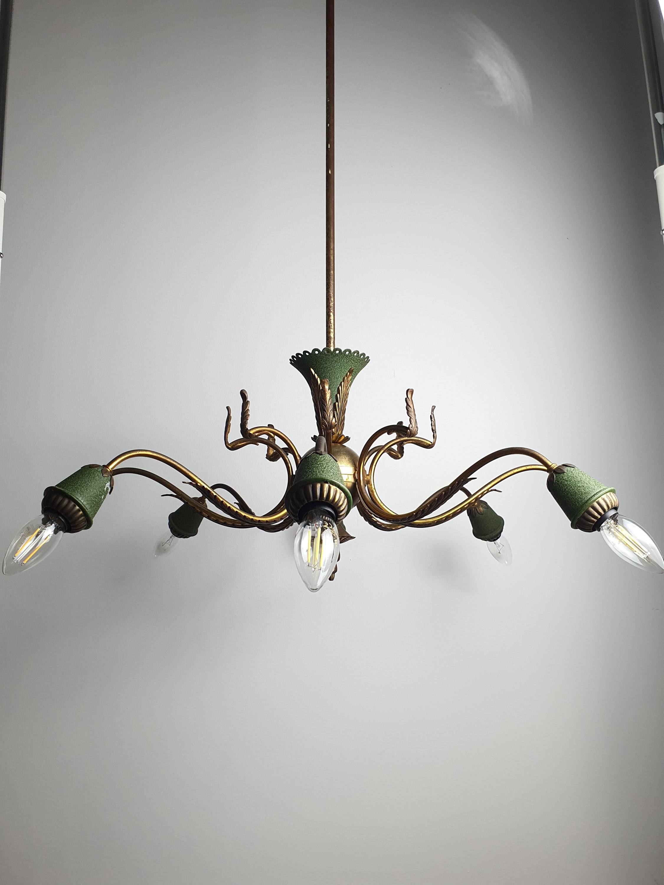 Vintage 1950s Italian 8-arm Sputnik chandelier in living room, 74cm starburst, brass bronze green, MCM Hollywood Regency