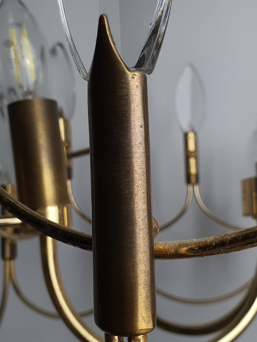 Close-up of faceted crystal drops and double-wave brass motif, vintage Sciolari-attributed chandelier, 1960s–1970s