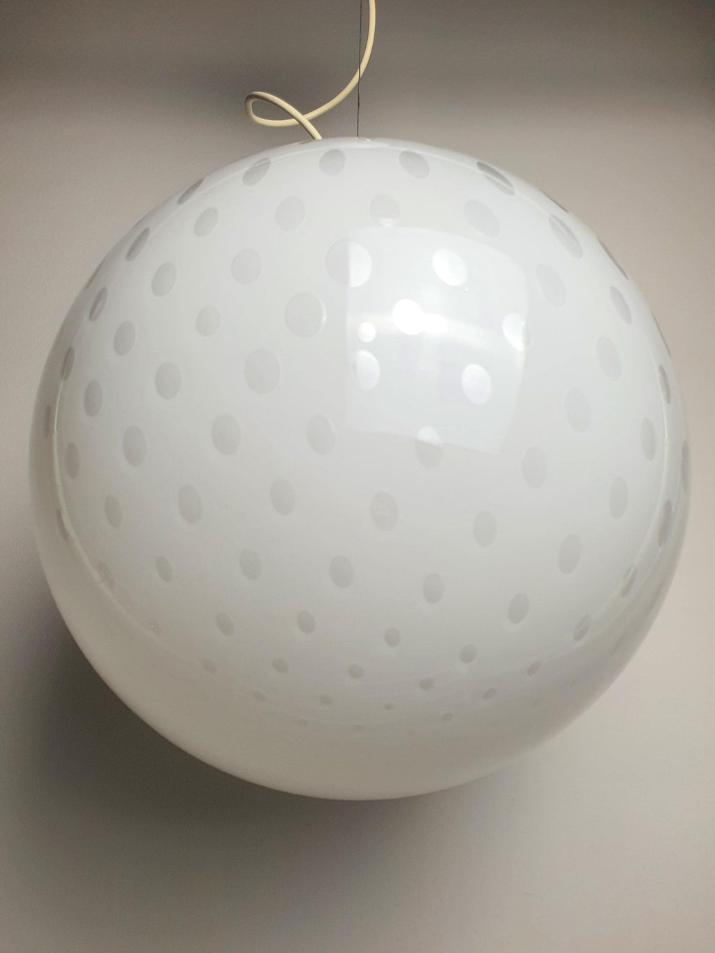 Подвесной светильник шар из муранского стекла белого цвета с пузырьками