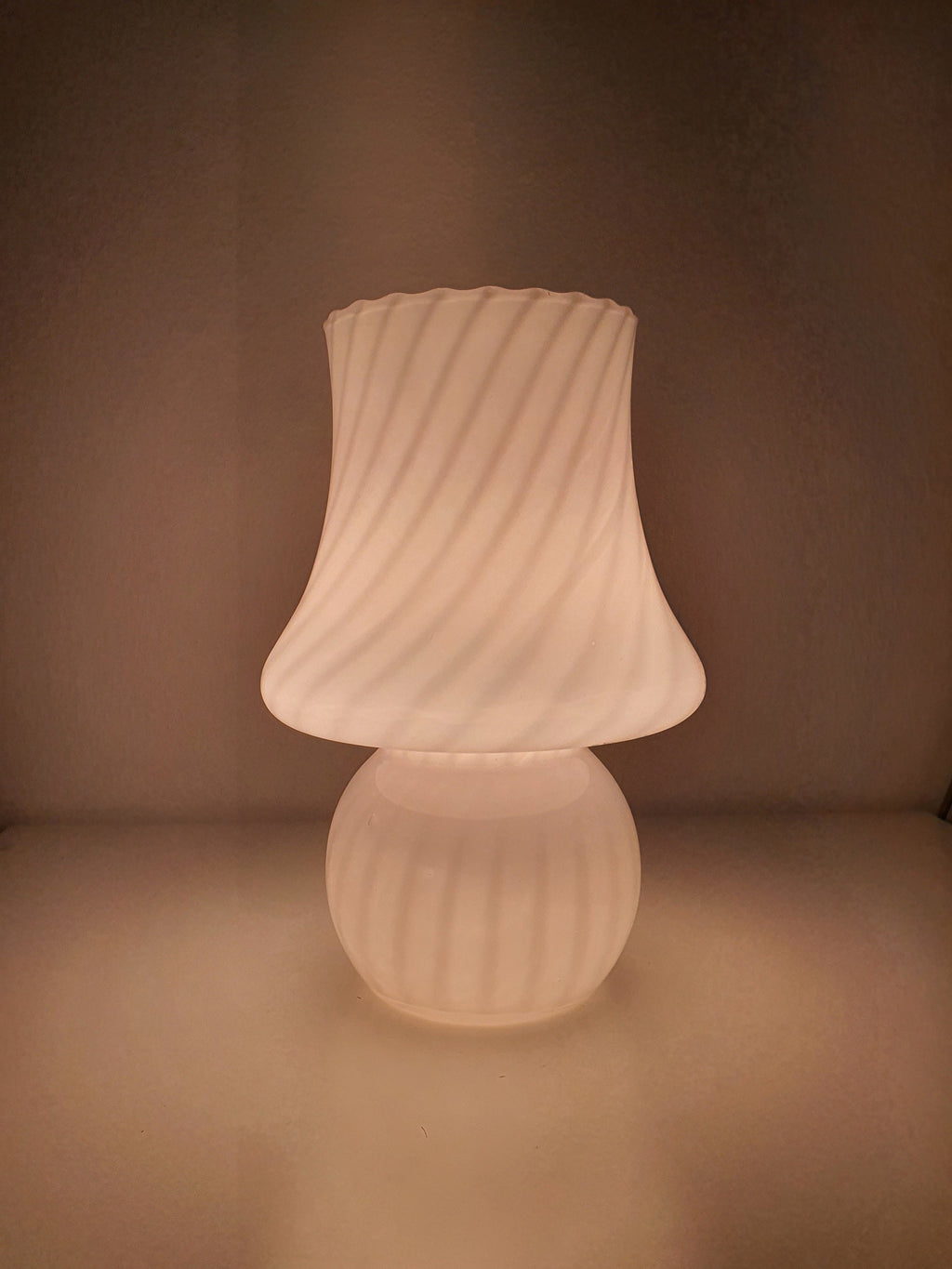 Vintage Murano Glass Mushroom Lamp | 1980s White Swirl Table Light | Nordic Mid-Century Modern Bedside Lamp