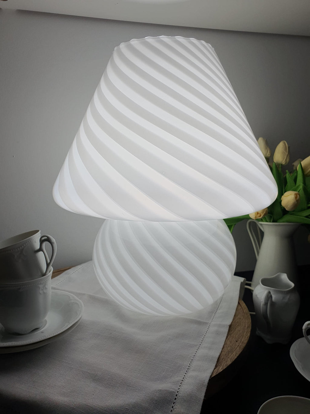 大型1970年代穆拉诺玻璃蘑菇台灯 白色旋纹 意大利复古灯具